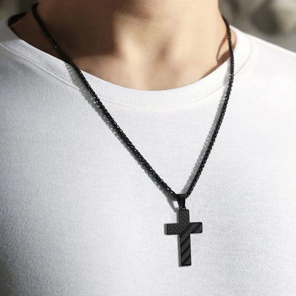 Collar de Cruz "Corazón Valiente": Grabado en Acero Inoxidable